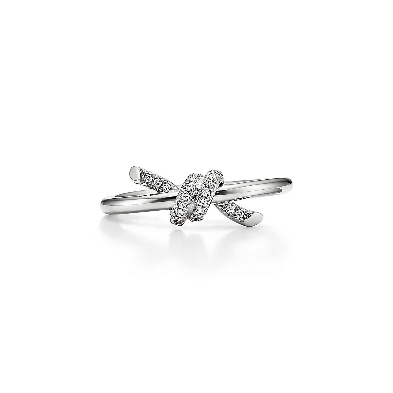 Knot Ring in White Gold with Diamonds