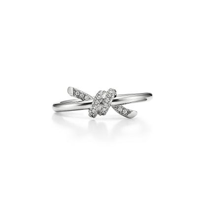 Knot Ring in White Gold with Diamonds