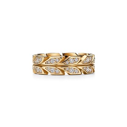 Victoria庐 Vine Band Ring in Yellow Gold with Diamonds, 6 mm Wide