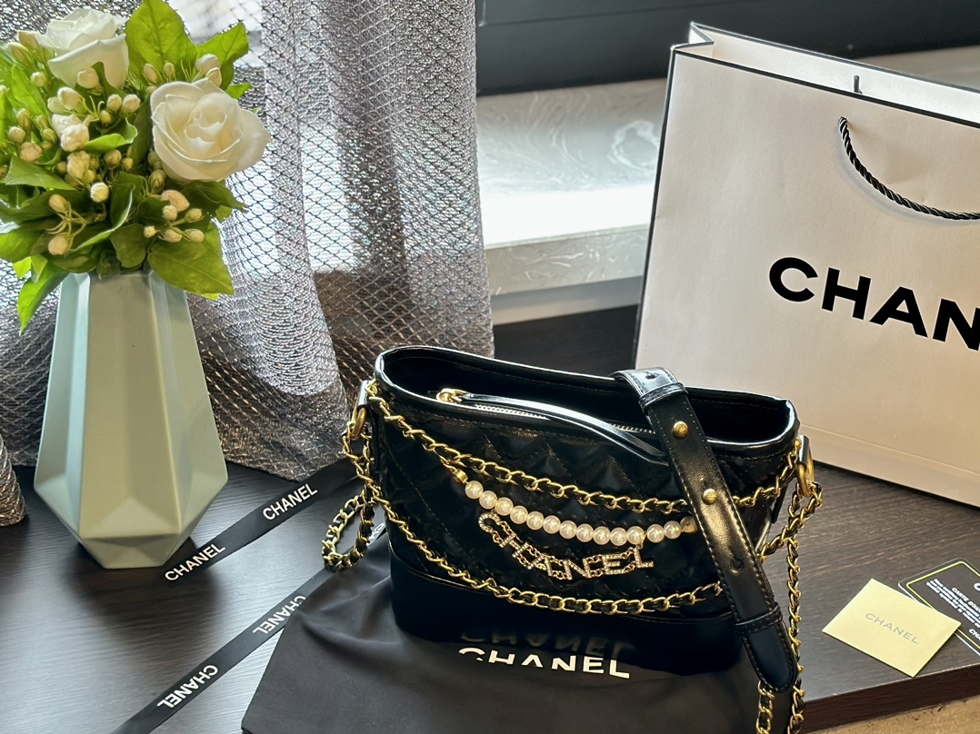 Aged Calfskin Quilted Small Gabrielle Hobo Black