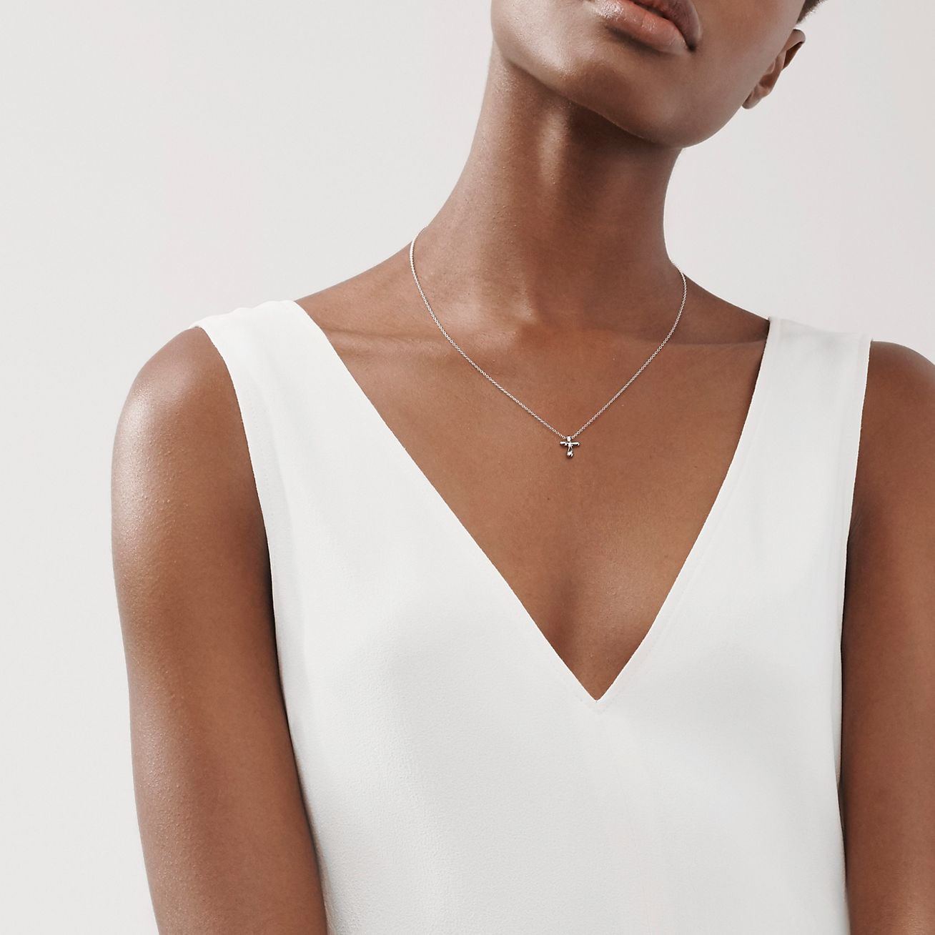 Elsa Peretti庐 Cross Pendant