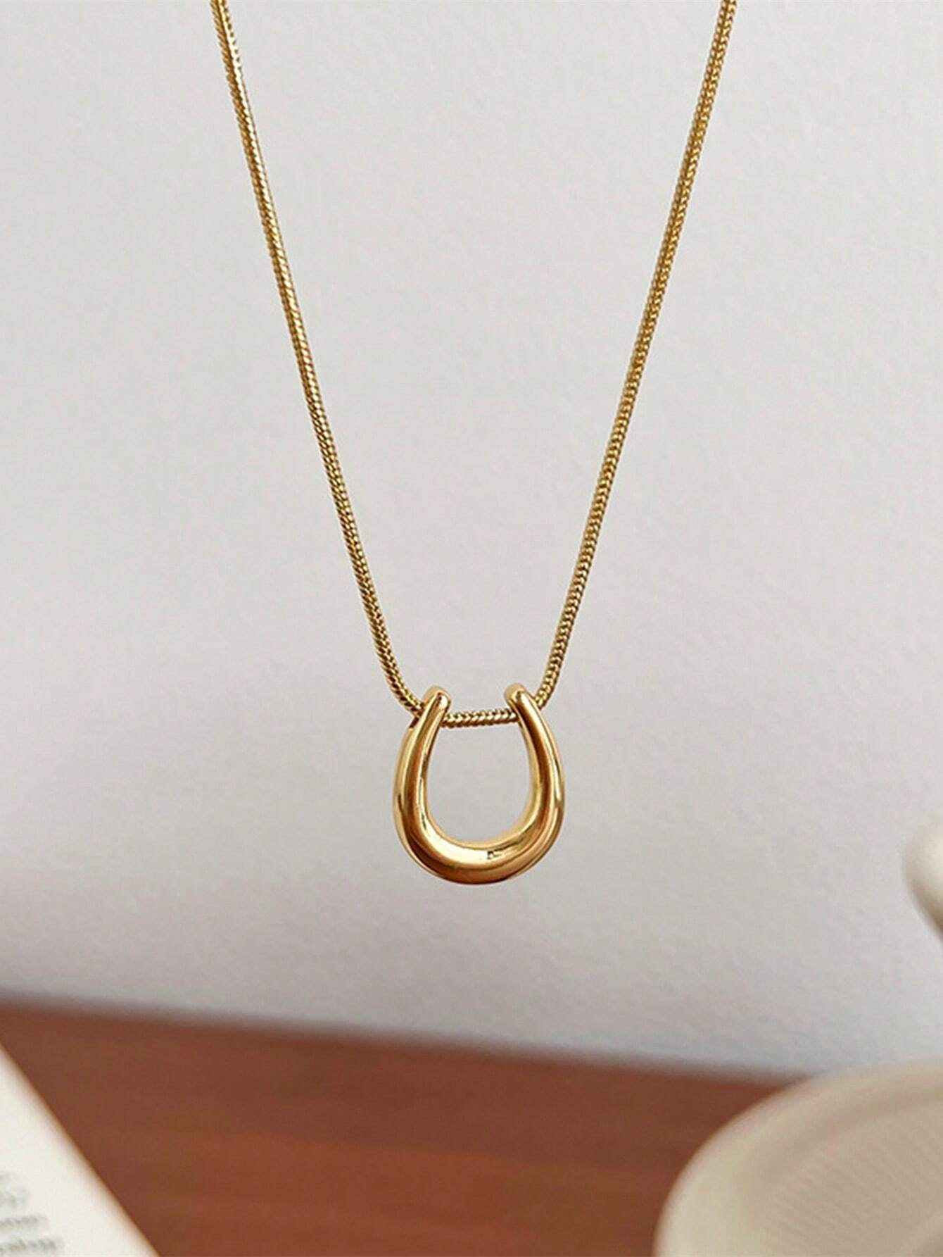 Stainless Steel Water-Resistant Gold-Tone Fashionable Simple Horse Hoof & Snake Chain Necklace, Perfect For Daily Wear By Women