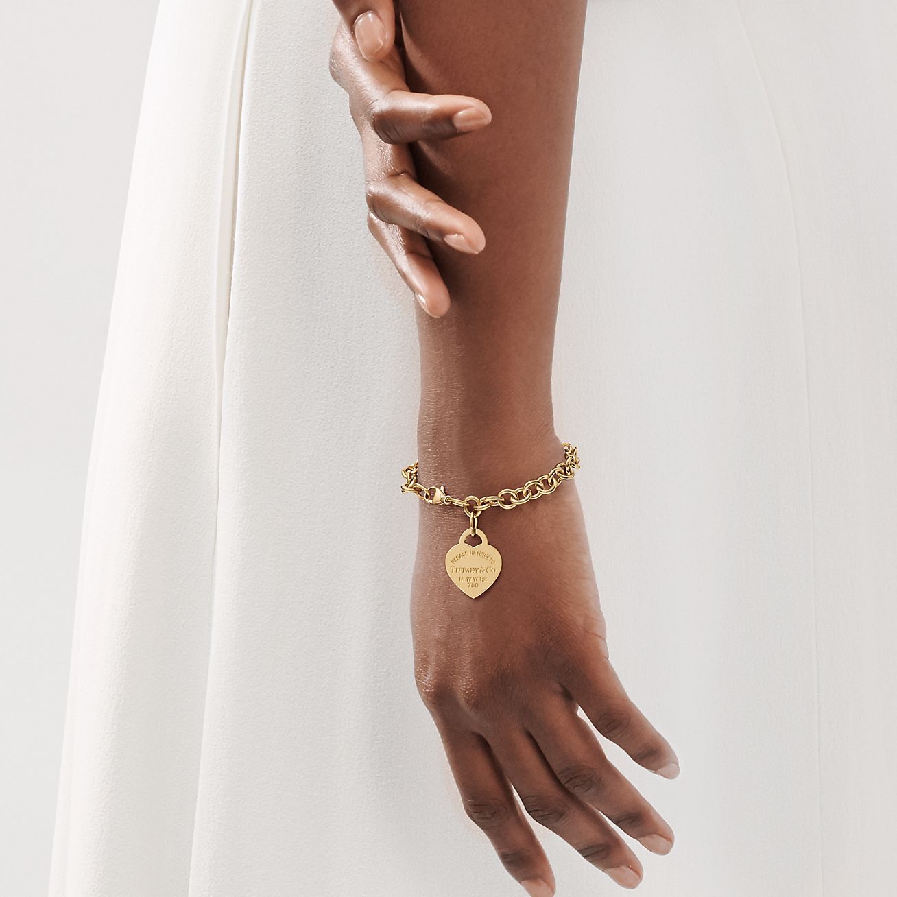Return to 庐 Heart Tag Bracelet in Yellow Gold, Medium