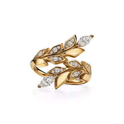 Victoria庐 Vine Bypass Ring in Yellow Gold with Diamonds