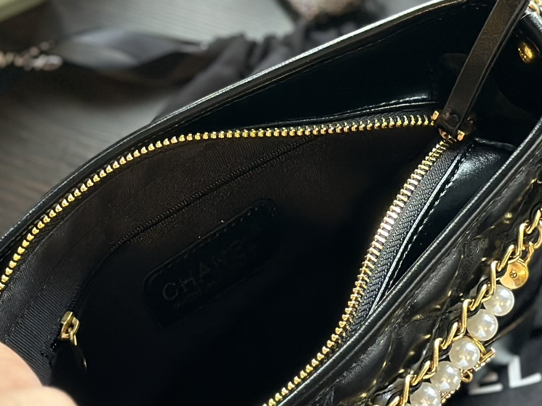 Aged Calfskin Quilted Small Gabrielle Hobo Black