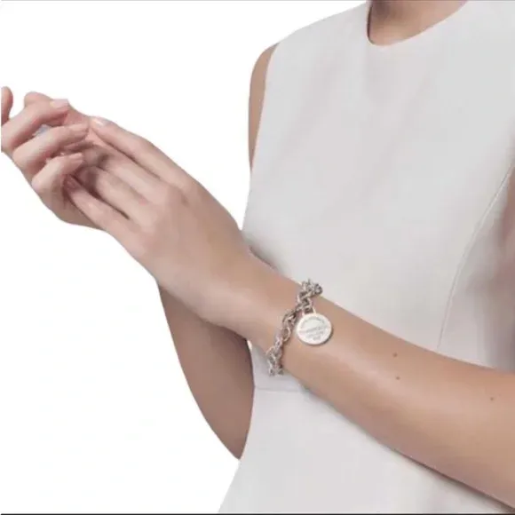 Return to 庐 Round Tag Bracelet