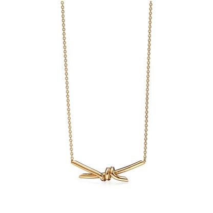 Knot Pendant in Yellow Gold with Diamonds