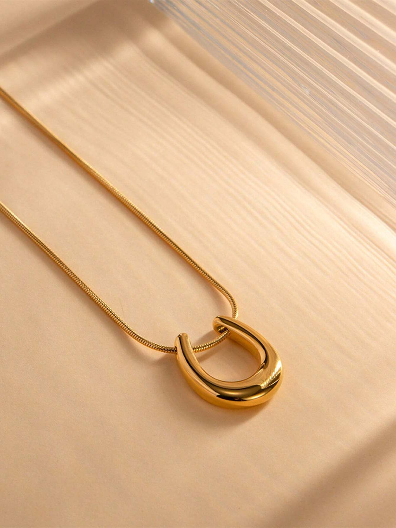 Stainless Steel Water-Resistant Gold-Tone Fashionable Simple Horse Hoof & Snake Chain Necklace, Perfect For Daily Wear By Women