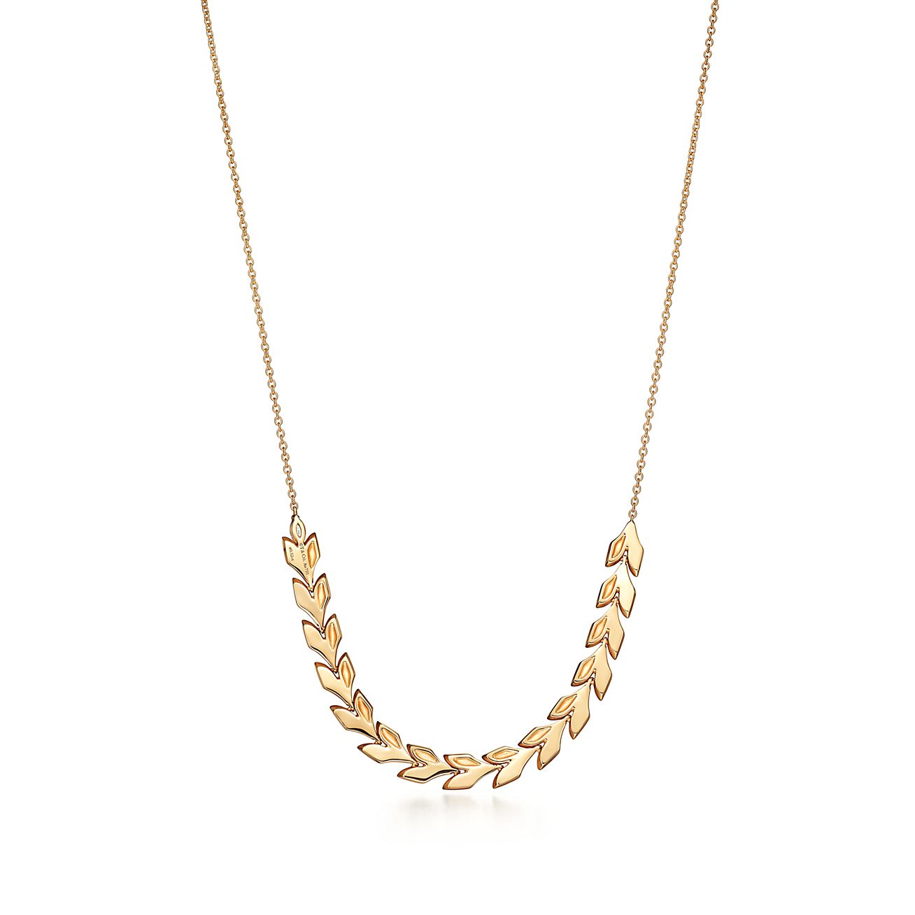 Victoria庐 Vine East West Pendant in Yellow Gold with Diamonds