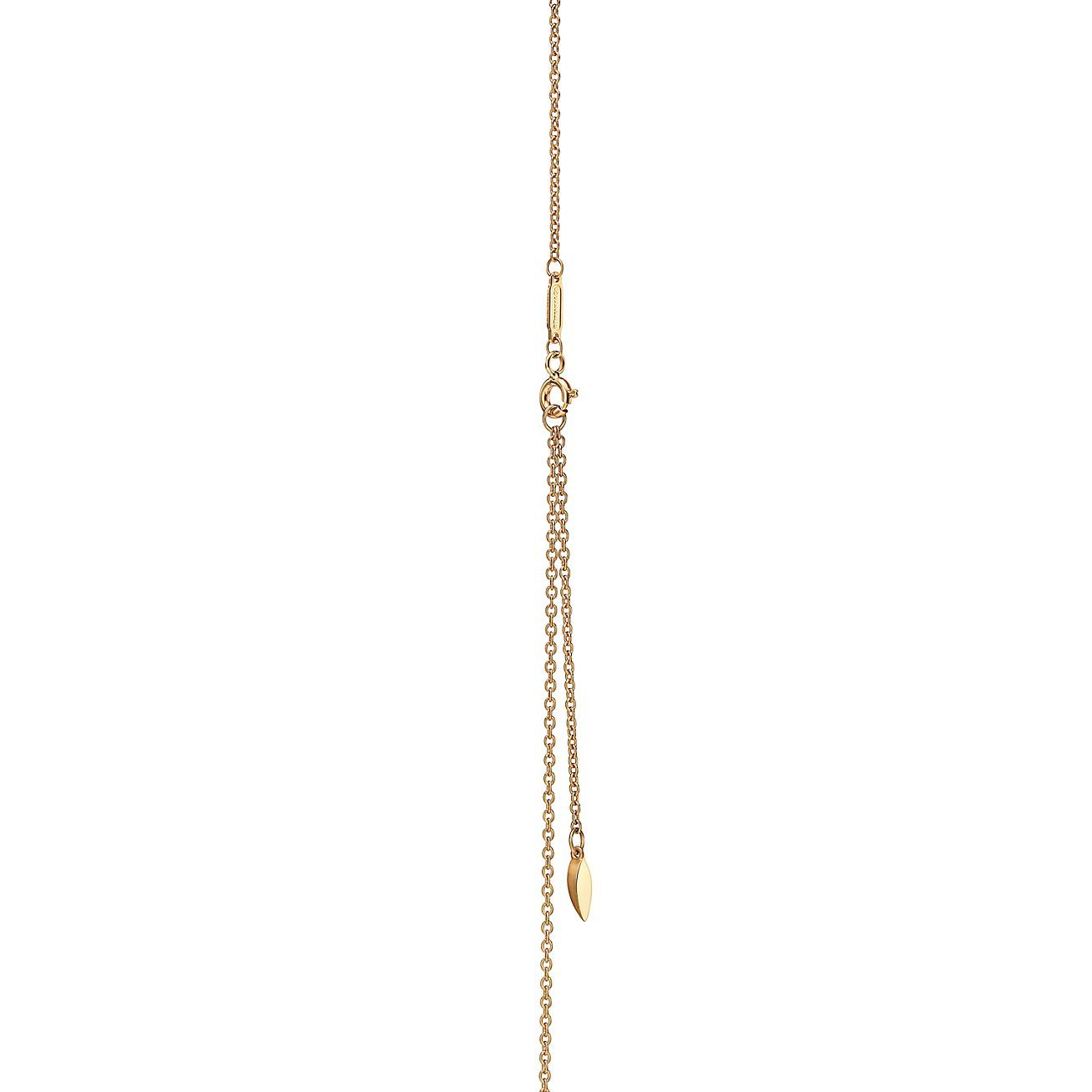 Victoria庐 Vine East West Pendant in Yellow Gold with Diamonds