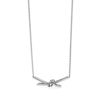 Knot Pendant in White Gold with Diamonds