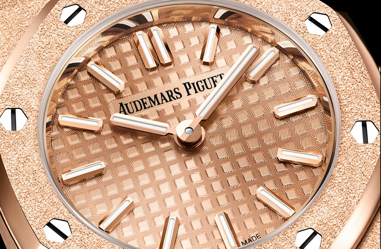 Royal Oak Mini Frosted Gold Quartz Ref. 67630OR.GG.1312OR.01-C