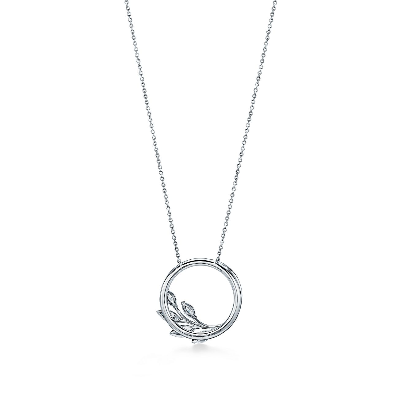 Victoria庐 Diamond Vine Circle Pendant in Platinum