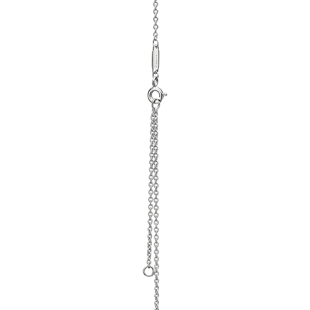 Knot Pendant in White Gold with Diamonds