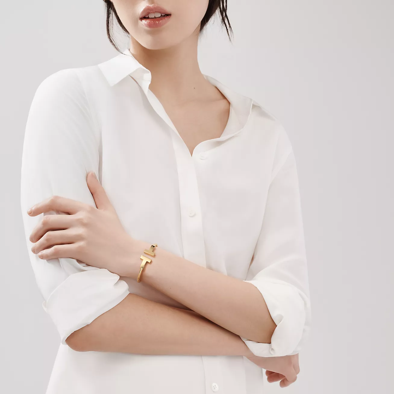 T Wide Wire Bracelet in 18k Gold