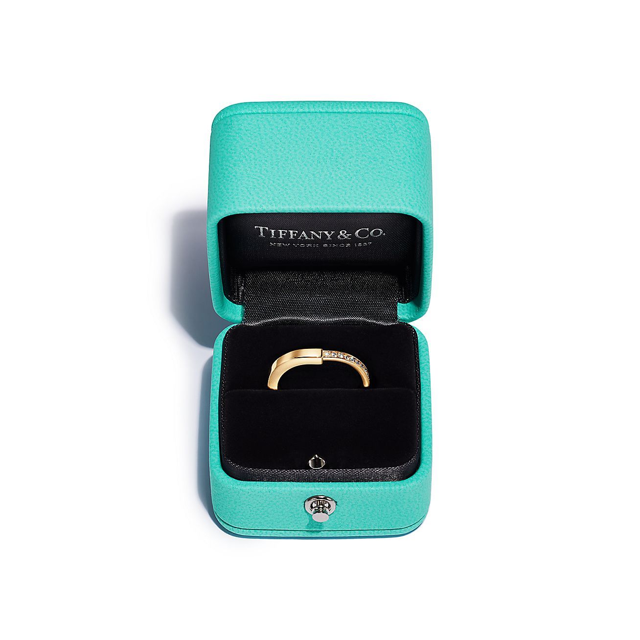 Lock Ring in Yellow Gold with Diamonds