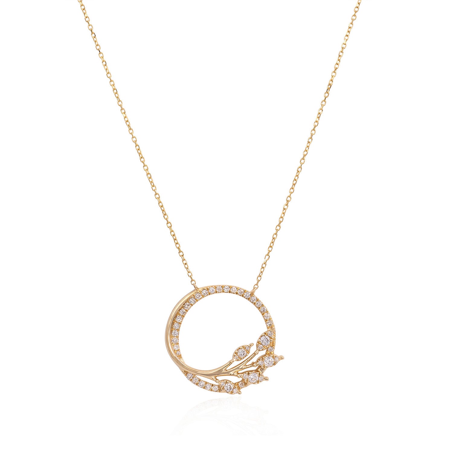Victoria庐 Diamond Vine Circle Pendant in 18k Yellow Gold