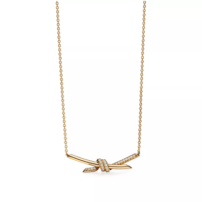 Knot Pendant in Yellow Gold with Diamonds