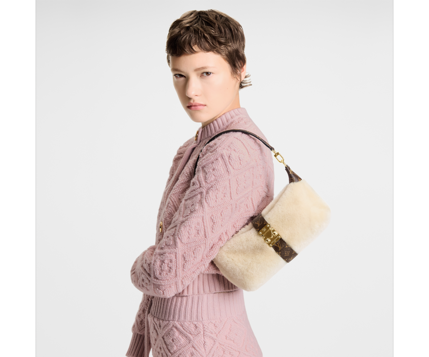 LOUIS VUITTON Pochette Mia M26245