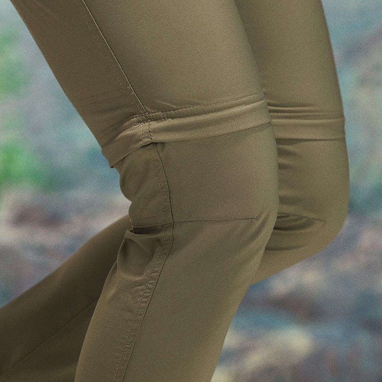 Close-up of the roomy articulated knees