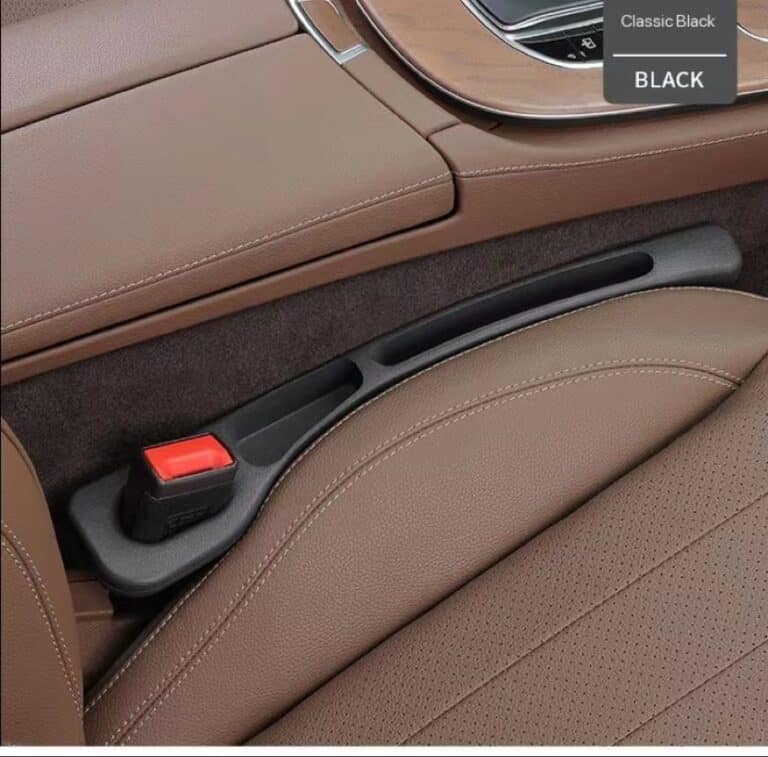 Embedded car seat gap leak-proof plug