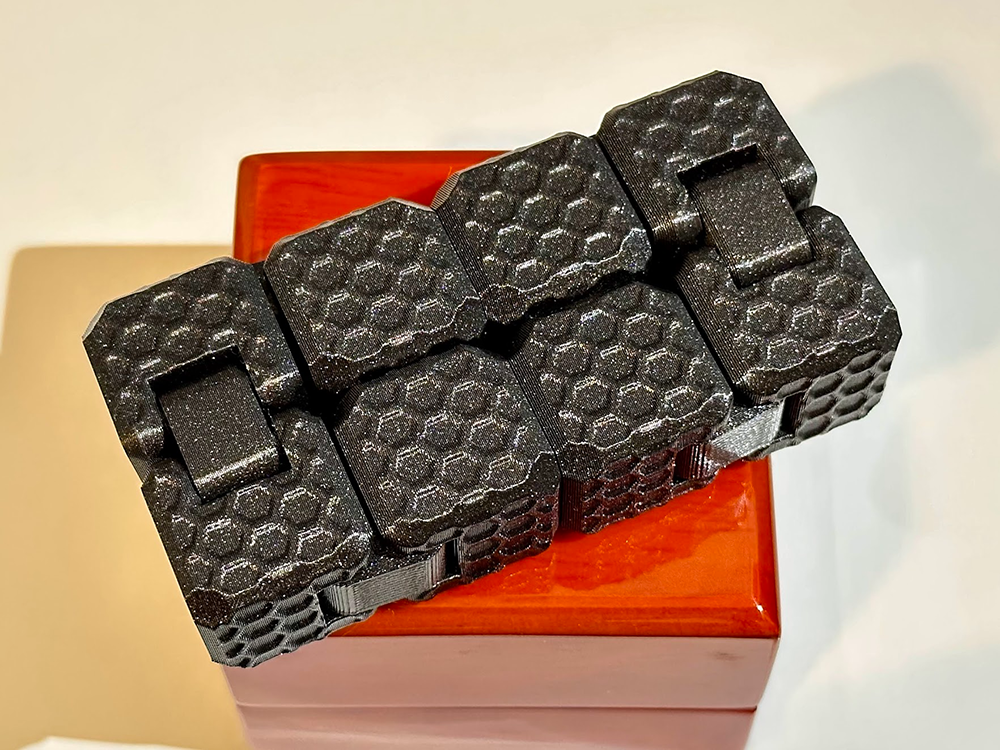 🧊 Stress Relief Toy Cube - Diagonal