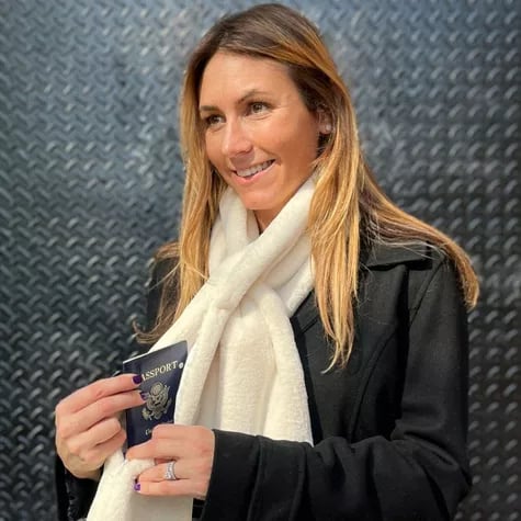 ❄️ Faux-Fur Pull-Through Scarf with Hidden Pocket