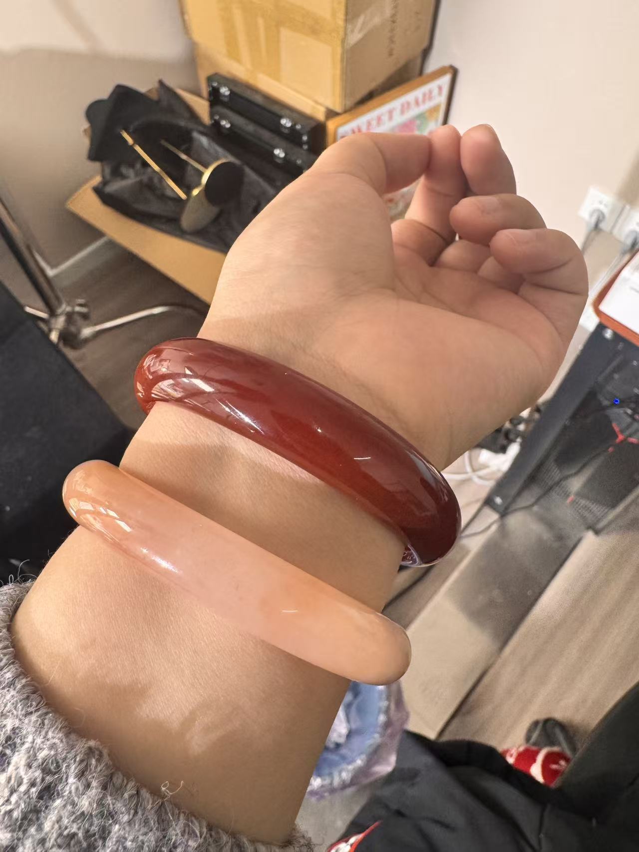 L-064 Red and pink bracelets