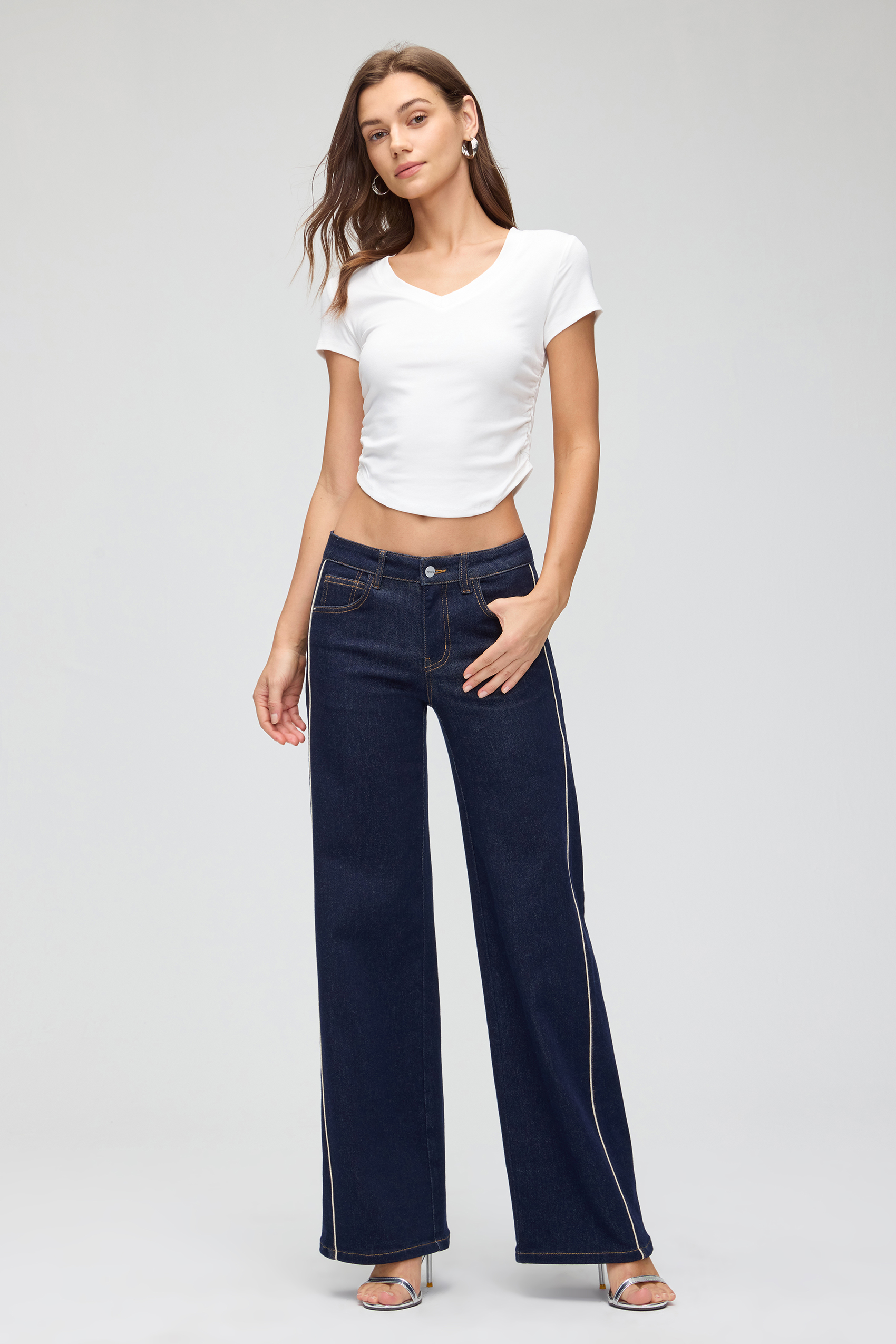 Vessira Women’s Black Mid-Rise High-Stretch Wide-Leg Jeans