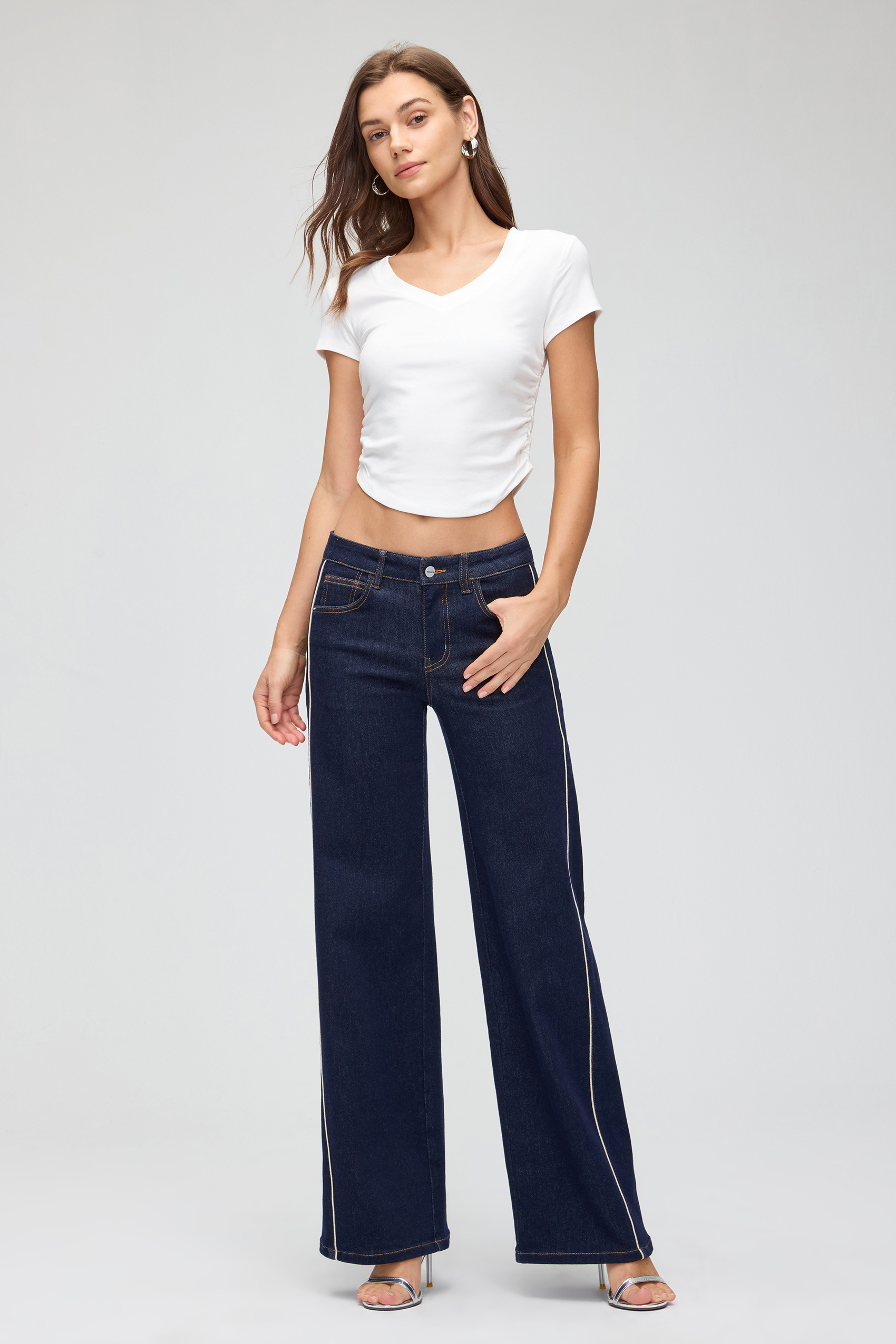 Vessira Women’s Black Mid-Rise High-Stretch Wide-Leg Jeans