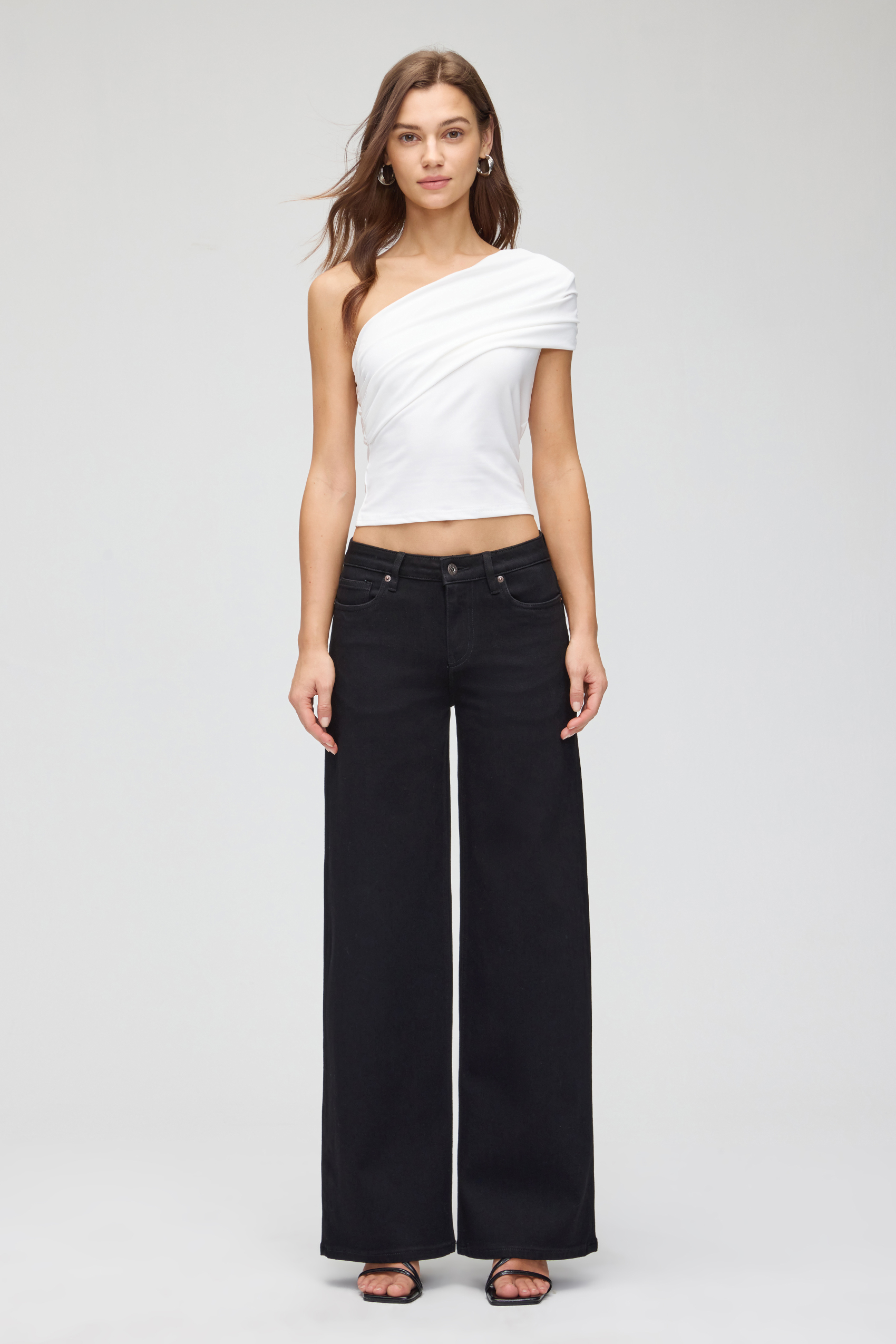 Vessira Women’s Black Mid-Rise High-Stretch Wide-Leg Jeans