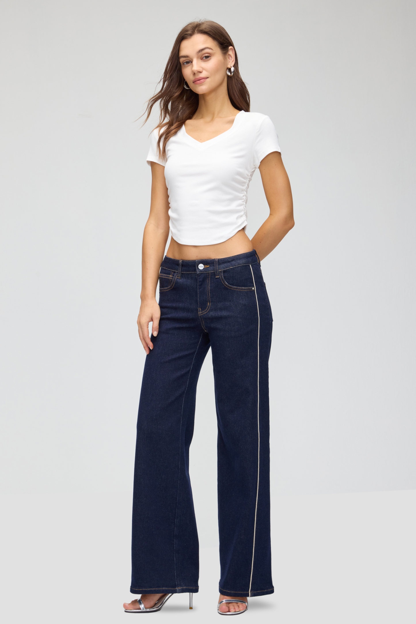 Vessira Women’s Black Mid-Rise High-Stretch Wide-Leg Jeans