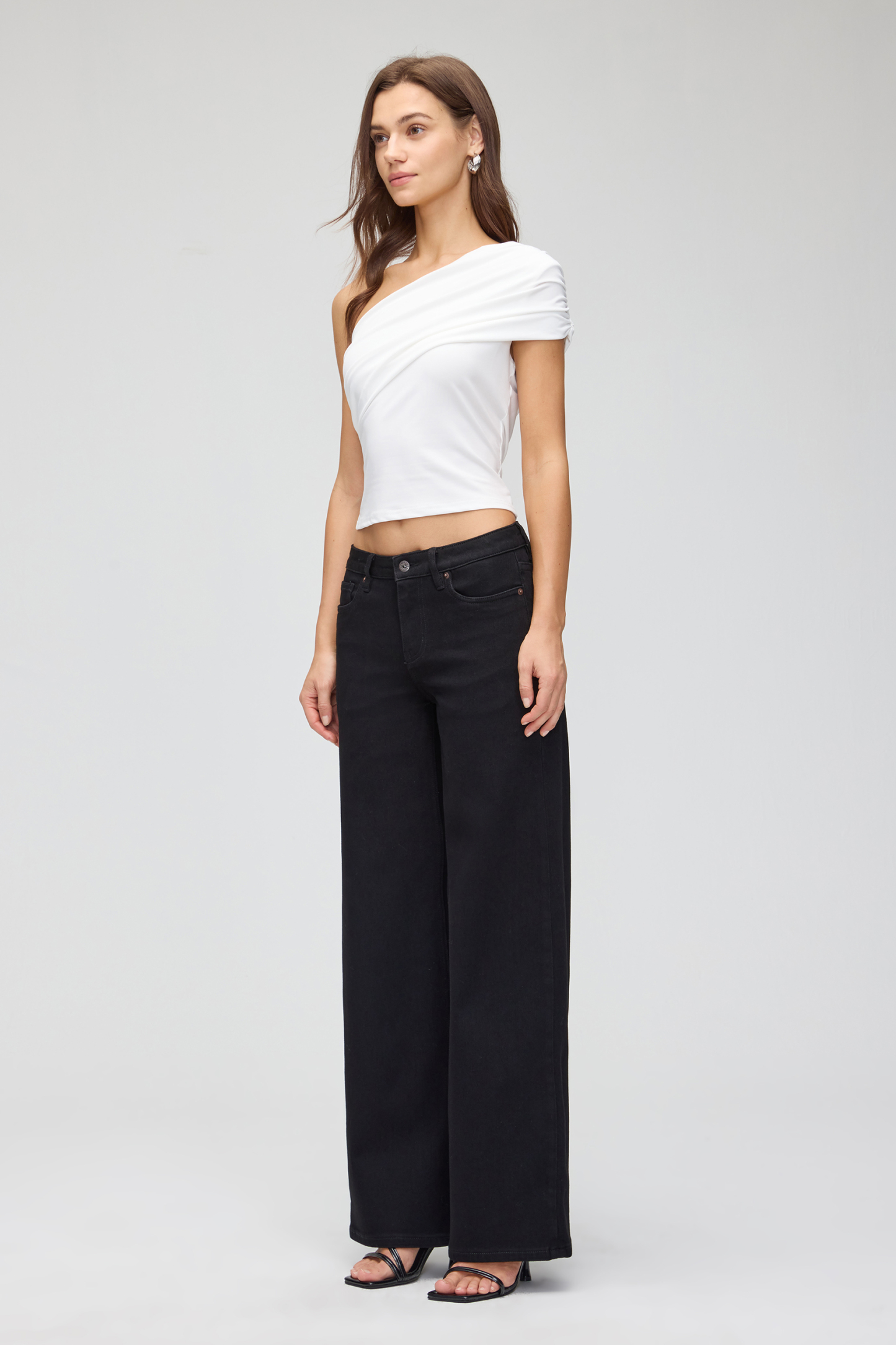 Vessira Women’s Black Mid-Rise High-Stretch Wide-Leg Jeans