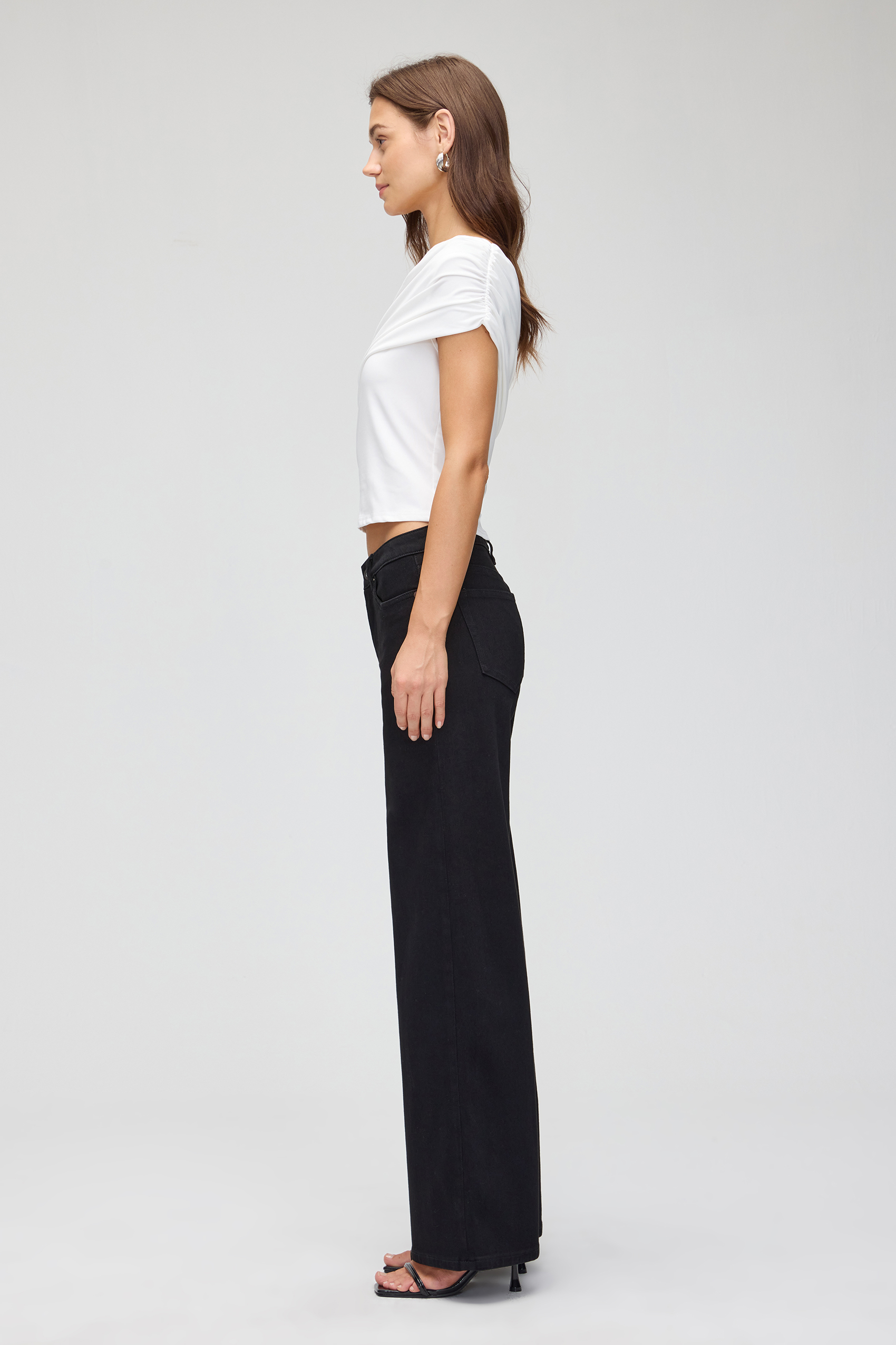 Vessira Women’s Black Mid-Rise High-Stretch Wide-Leg Jeans