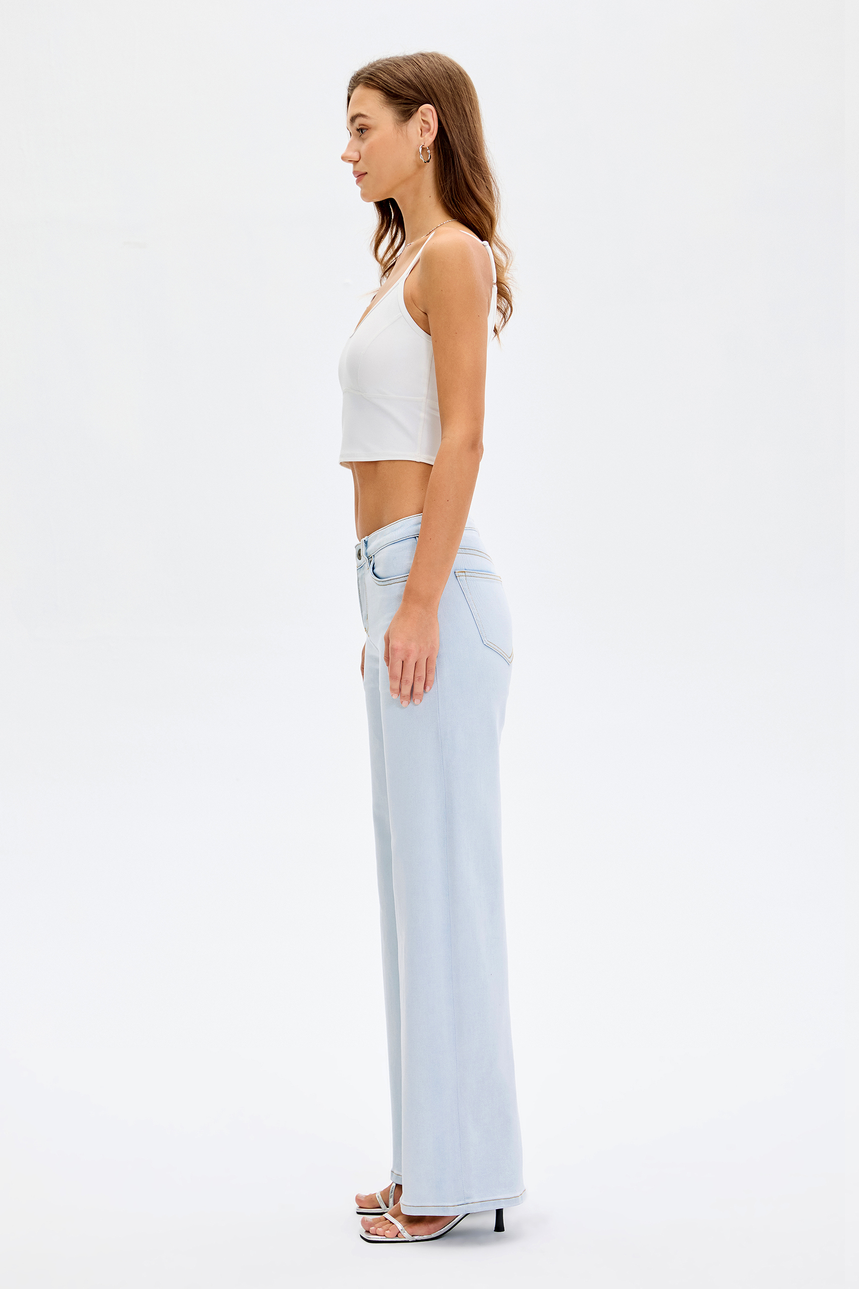 Vessira Women’s Light Blue Mid-Rise Stretch Denim Wide-Leg Jeans