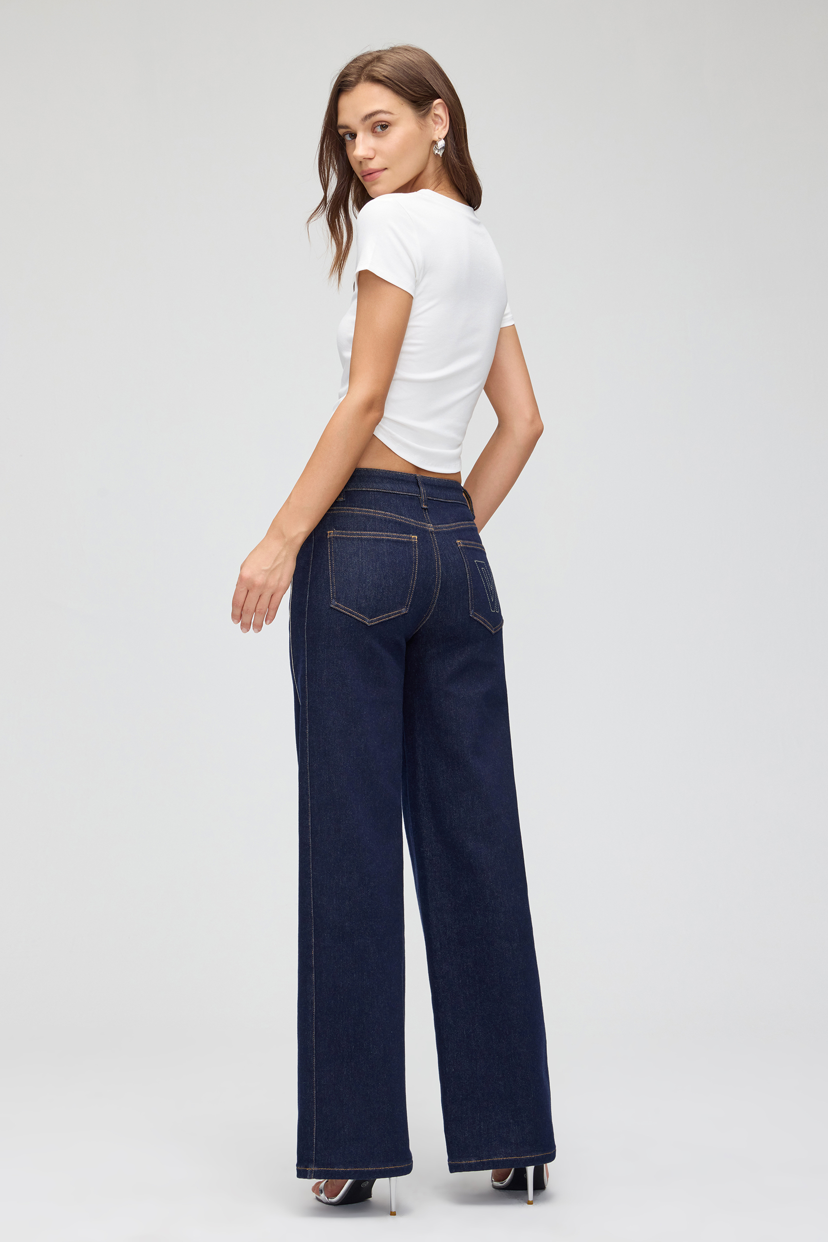 Vessira Women’s Black Mid-Rise High-Stretch Wide-Leg Jeans