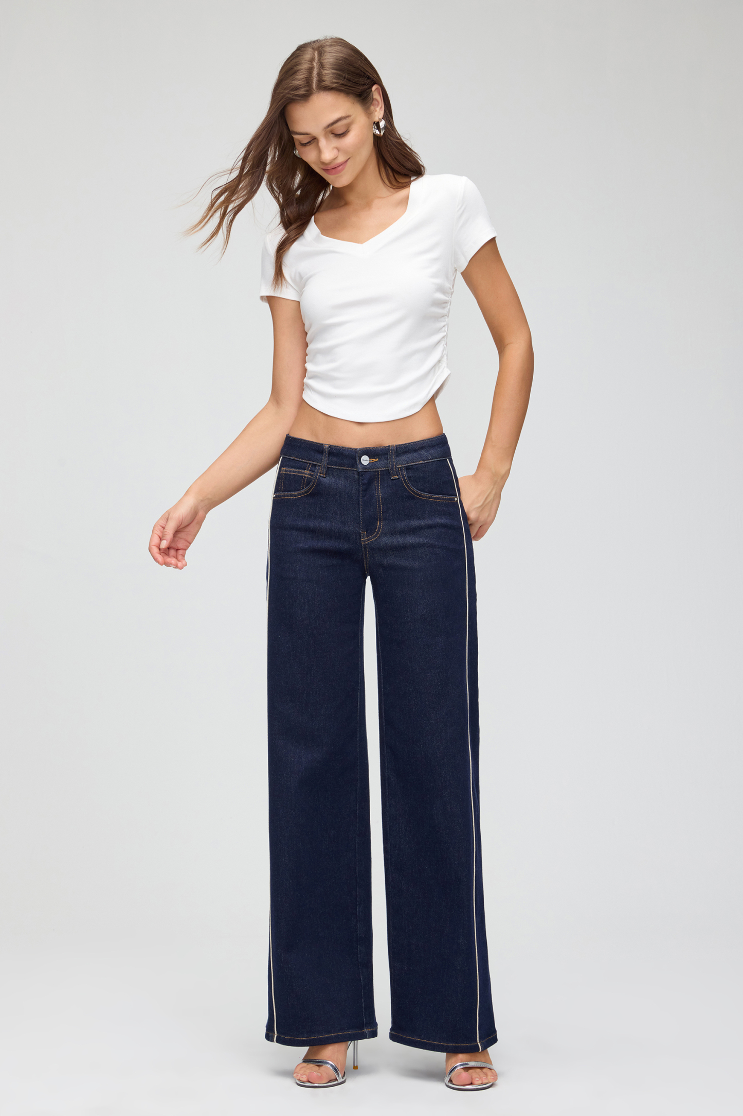 Vessira Women’s Black Mid-Rise High-Stretch Wide-Leg Jeans