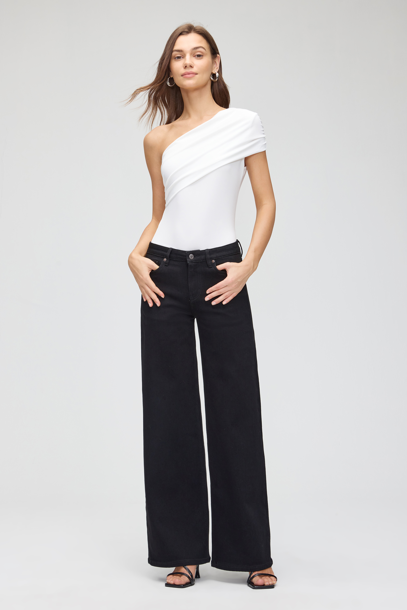 Vessira Women’s Black Mid-Rise High-Stretch Wide-Leg Jeans