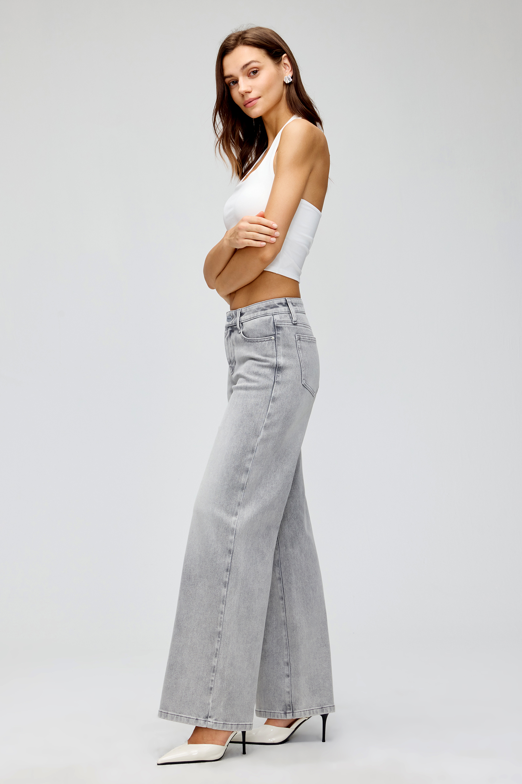 Vessira Women’s Gray Mid-Rise High-Stretch Wide-Leg Jeans