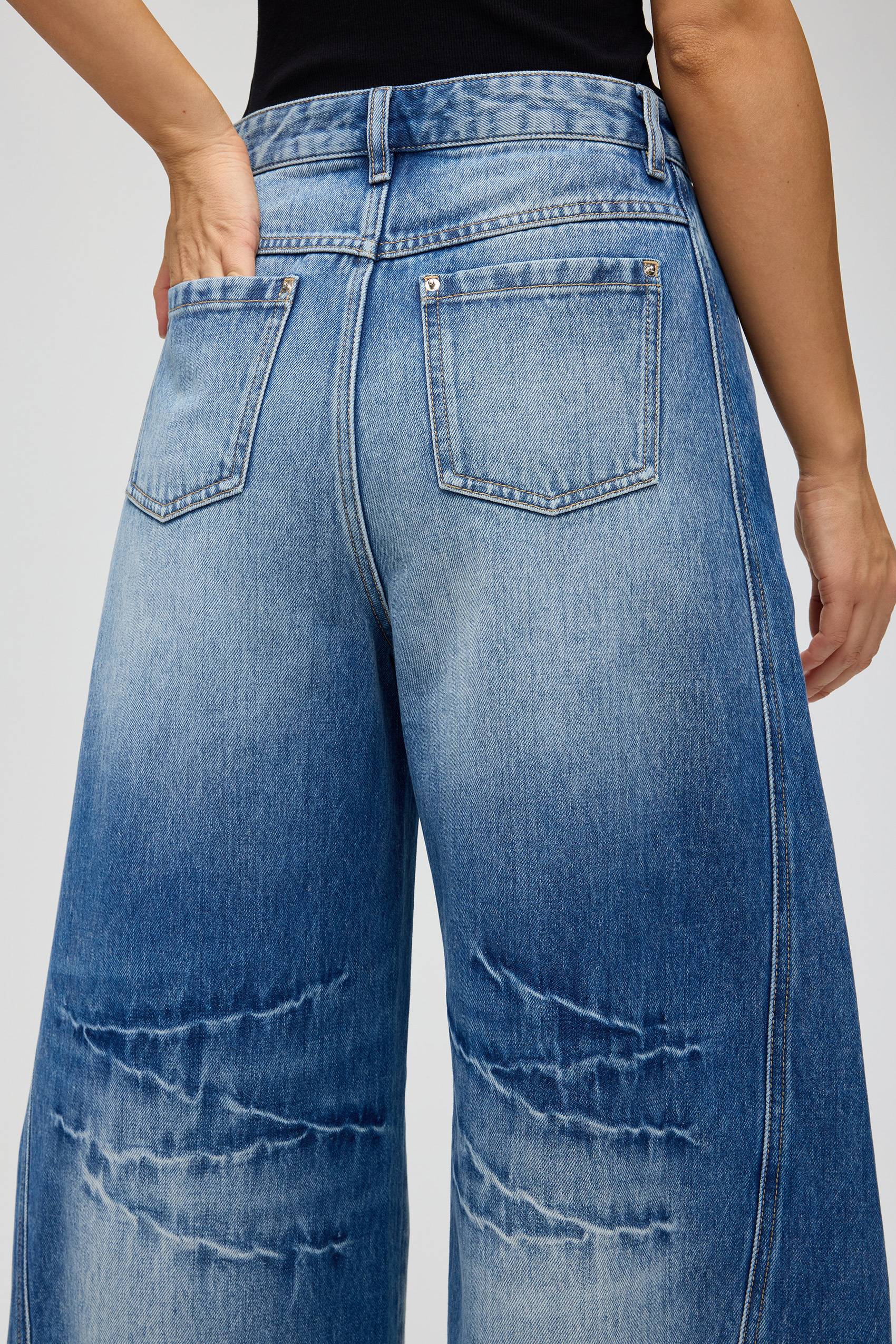 Vessira Women’s Light Blue High-Waist Non-Stretch Curved-Slit Jeans