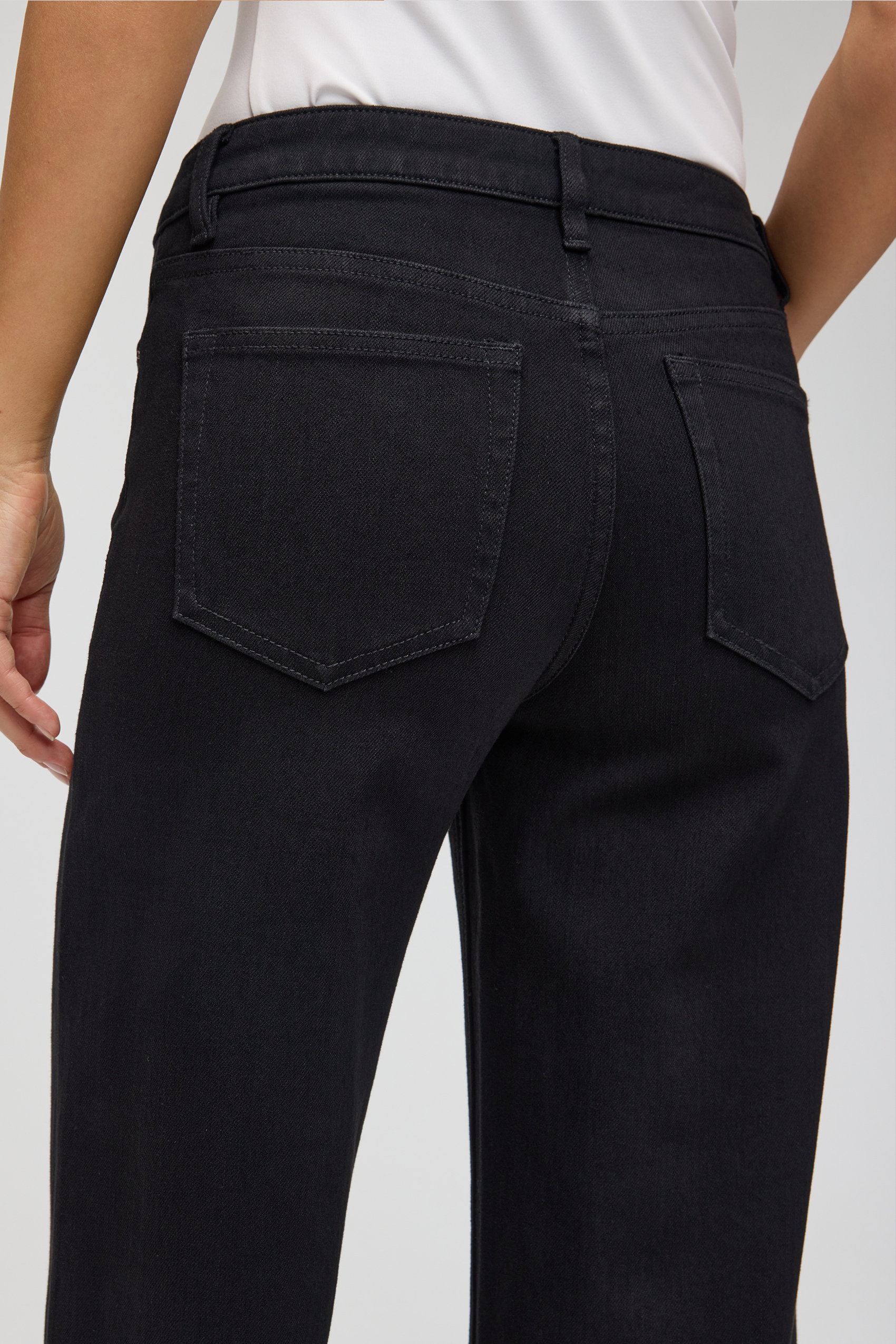 Vessira Women’s Black Mid-Rise High-Stretch Wide-Leg Jeans