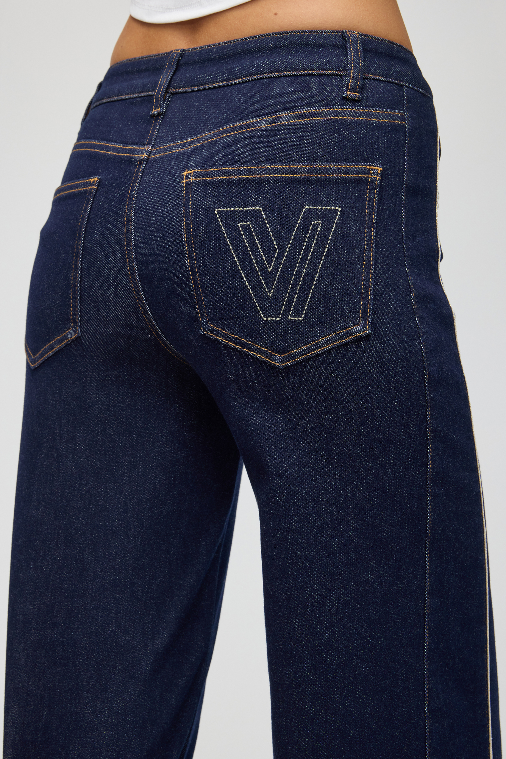 Vessira Women’s Black Mid-Rise High-Stretch Wide-Leg Jeans