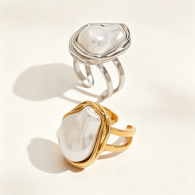 Aura Baroque Pearl Ring
