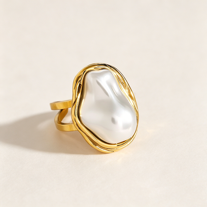 Aura Baroque Pearl Ring