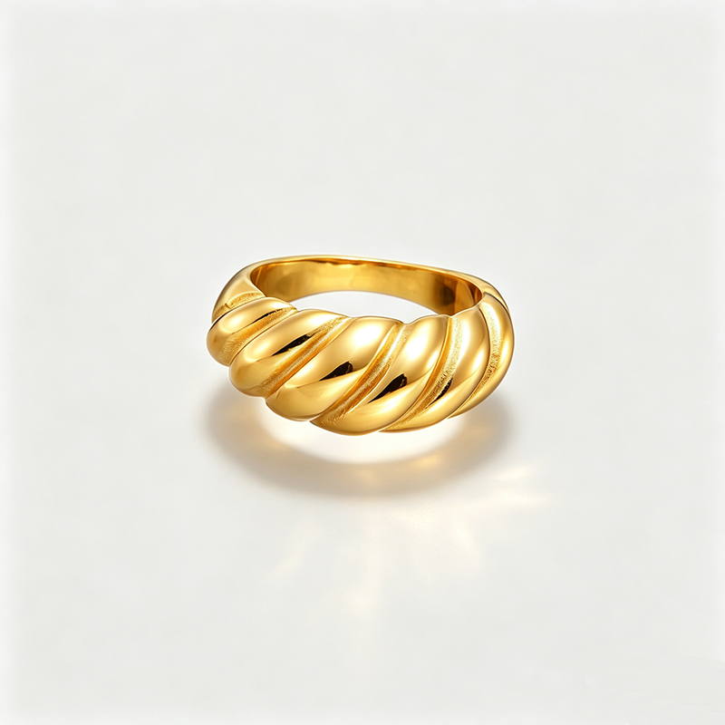 Croissantia Ring