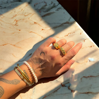 Croissantia Ring