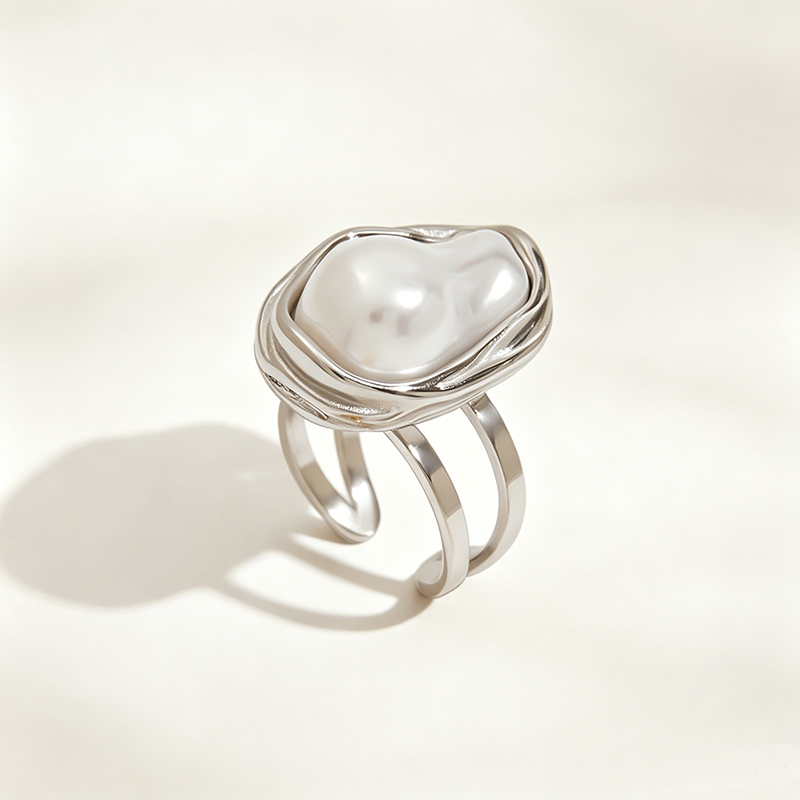Aura Baroque Pearl Ring