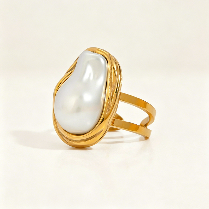 Aura Baroque Pearl Ring