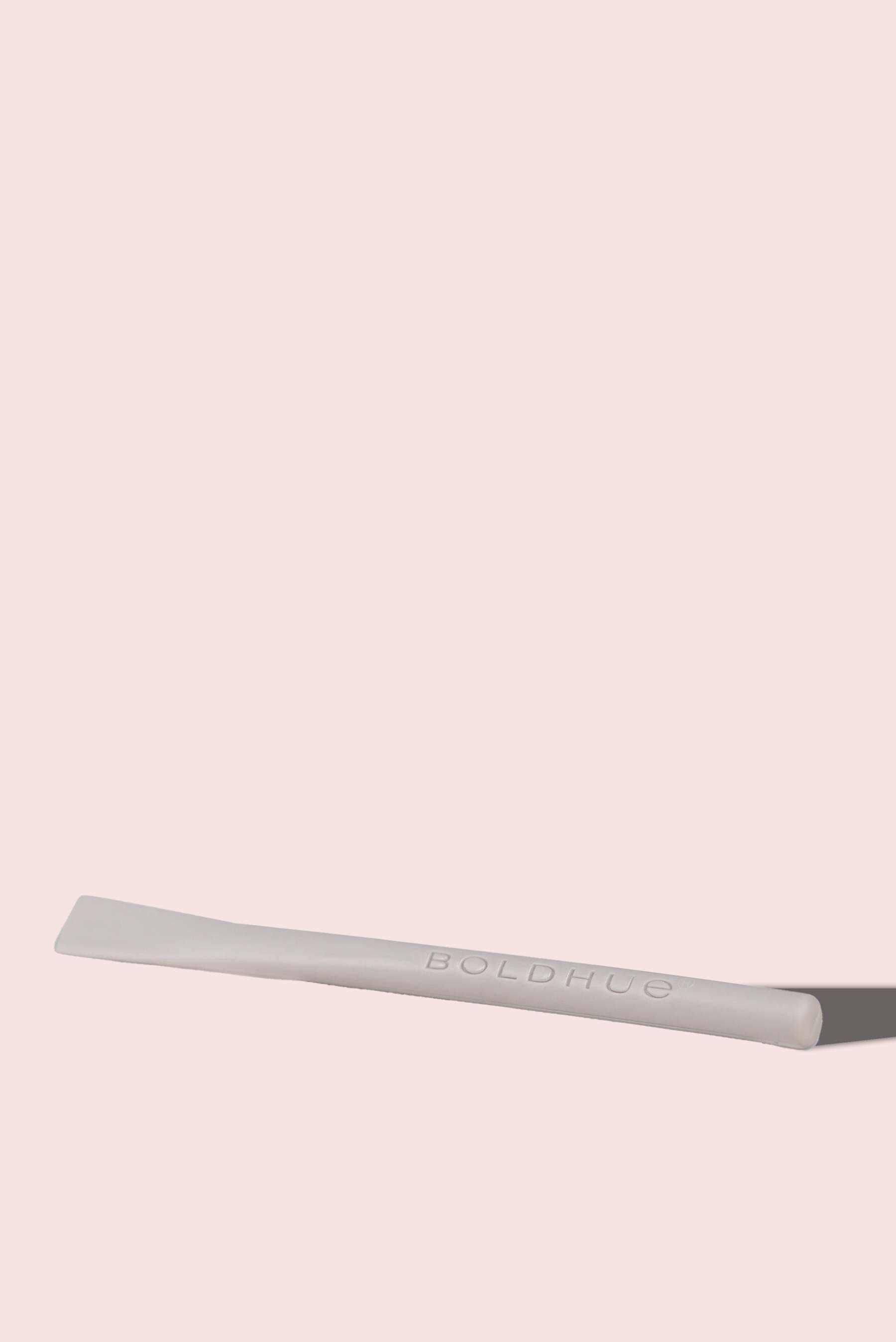 one small mixing spatula for the boldhue device