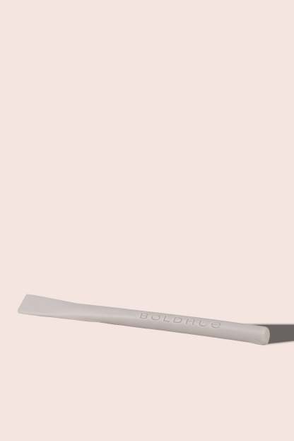one small mixing spatula for the boldhue device